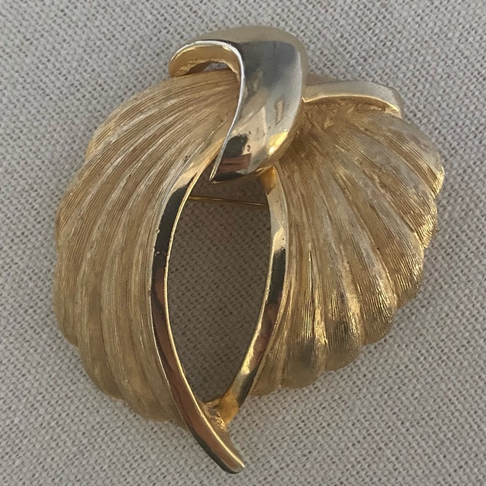 1962/9 Gold-plated LEDO Brooch